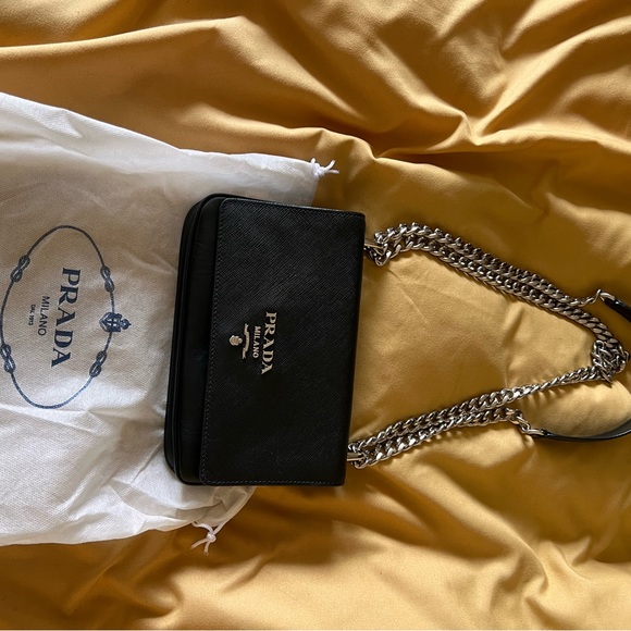 PRADA SAFFIANO LEATHER - Picture 2 of 9